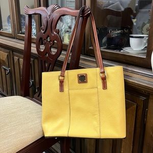 NWT Dooney & Bourke purse. Color: Lemon, zipper close